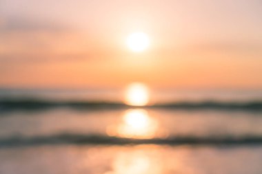 Tropikal doğa temiz plaj ve güneş açık mavi gökyüzü ve bokeh renkli ile yaz aylarında beyaz kum.