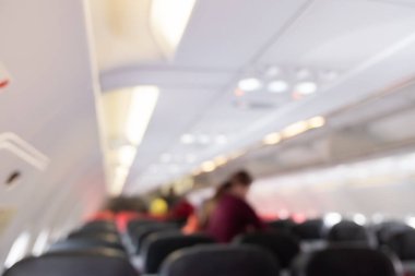 Uçak ekonomisi sınıfı ve gezgin seyahati içinde bulanıklaştırma.