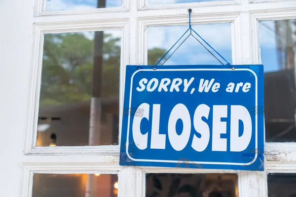 Placa Sinal Desculpe Estamos Fechados Pendurar Porta Loja Negócios — Fotografia de Stock