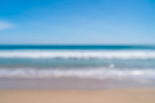 Розмитий Літній Пляж Боке Сонячним Світлом Блакитним Фоном Неба — стокове фото