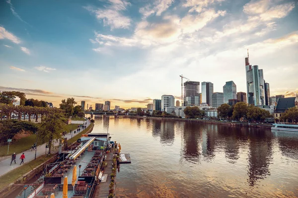 Frankfurt Main Bild Von Frankfurt Main Während Der Dämmerungsblauen Stunde — Stockfoto