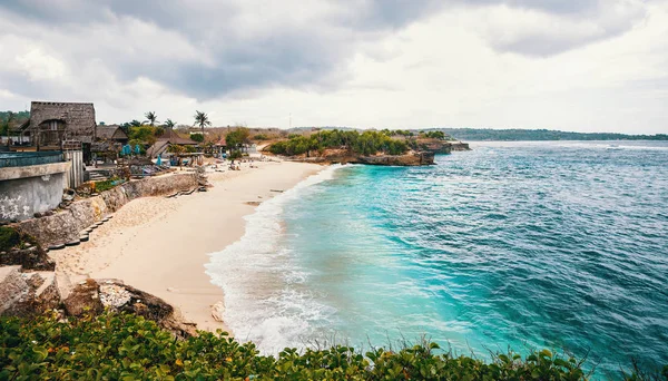 インドネシア バリ島の近くのヌサ レンボンガン島の美しい夢のビーチ トーンのイメージ — ストック写真