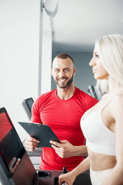 Treadmill personal training. — Stock Photo, Image