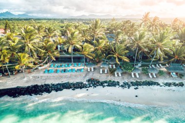 Belle Mare plajlarının aearial görünümü, Mauritius.