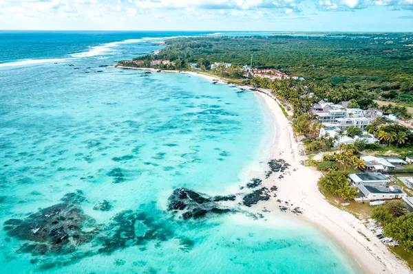 Belle Mare plajlarının aearial görünümü, Mauritius.