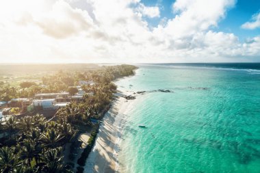 Belle Mare plajlarının aearial görünümü, Mauritius.