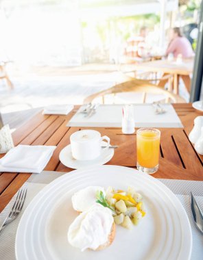 Kahvaltı için haşlanmış yumurta.