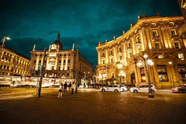 Foto nocturna de las calles de Milán —  Fotos de Stock