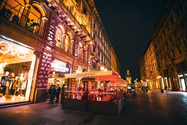 밀라노 거리의 밤 사진 — 스톡 사진