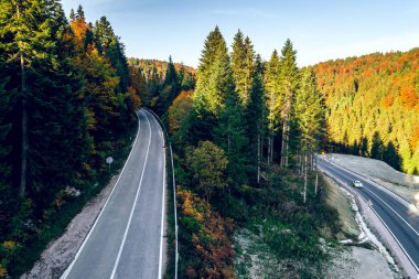 Dağ yolundan Saraybosna ve Tuzla arasında