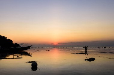 Pandang Pandang'da Gün Batımında Tekne, Bali, Endonezya.