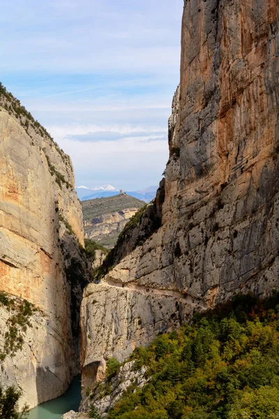 Vallnord, Andorra - 14 Temmuz 2018: UCI dağ bisikleti Dünya Kupası yokuş aşağı Vallnord 2018 yılında onun yeterlilik yarış sırasında