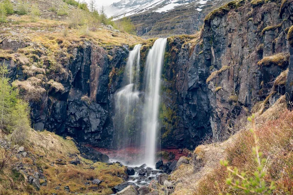 Reyoarfjorour アイスランドの滝 — ストック写真