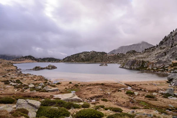 Ráno Zataženo Jara Jezeře Montmalus Encamp Andorra — Stock fotografie