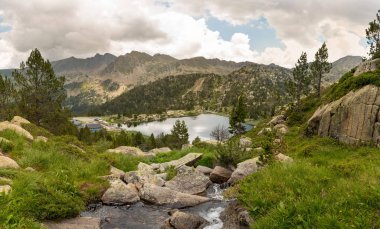 Grau Roig 'deki Pessons Gölü, Kamp, Andorra