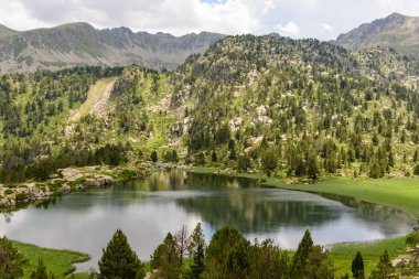 Grau Roig 'deki Pessons Gölü, Kamp, Andorra