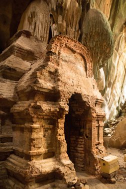 Phnom Chhngok Mağara Tapınağı, Kampot, Kamboçya.