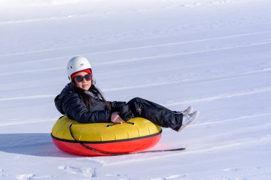 Gençler eğleniyor Grandvalira, Grau Roig, Andorra boru yapıyor