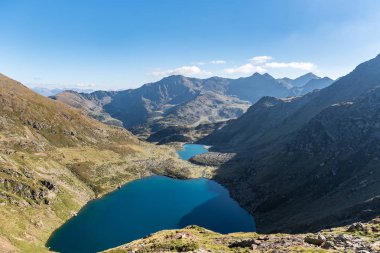 Tristaina yüksek dağ gölleri Pyrenees içinde. Andorra
