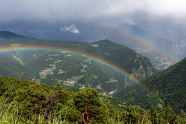 Vall Nord 'da çifte gökkuşağı, Pal, Arinsal, Andorra