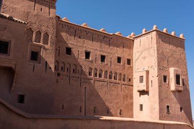 Ouarzazate çölün, kapı takma olduğunu bir şehir ve Dra Tafilalet bölgesi Güney merkezi Fas Ouarzazate eyaletinin sermaye.