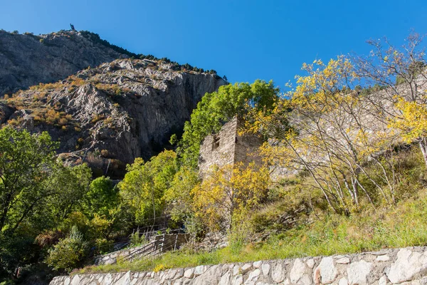 Oude Bulding Herfst Met Mooie Gele Bomen Canillo Andorra — Stockfoto