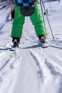 Grau Roig, Andorra: 2018 8 Aralık: Andorra'nın Grandvalira kayak istasyonu güneşli bir günde.