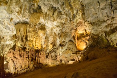Phong Nha, Ke Bang Mağarası, inanılmaz, harika bir mağara Bo Trakerol, Quang Binh, Vietnam, Viet Nam dünya mirası, Gezgin ziyaret tarafından su teknede, seyahat - Imagen için harika bir yer