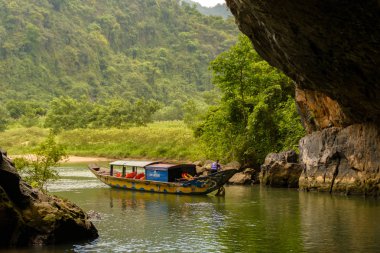 Phong Nha, Ke Bang Mağarası, inanılmaz, harika bir mağara Bo Trakerol, Quang Binh, Vietnam, Viet Nam dünya mirası, Gezgin ziyaret tarafından su teknede, seyahat - Imagen için harika bir yer