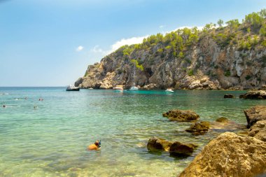 İbiza, Ispanya: 2016 Mayıs 14: Beautiful Cala d en Serra, Portinatx, Ibiza, Balearic Islands, Ispanya