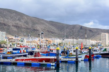 Los Cristianos plaj ve yaz tatili, Adeje Sahili Tenerife, İspanya üzerinde havadan görünümü