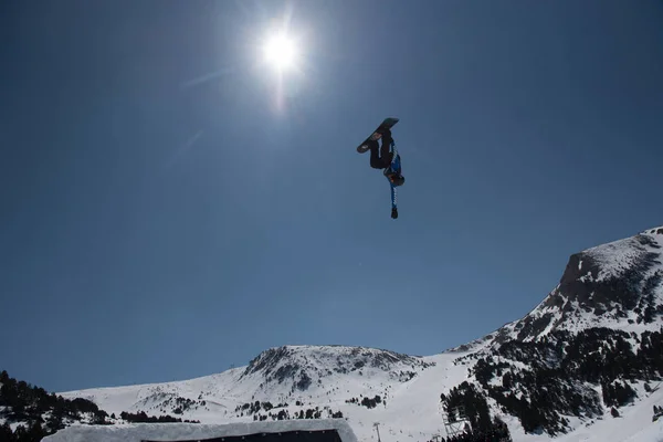 El Tarter, Andorra. 29 Março 2019: Snowboarder participando i — Fotografia de Stock