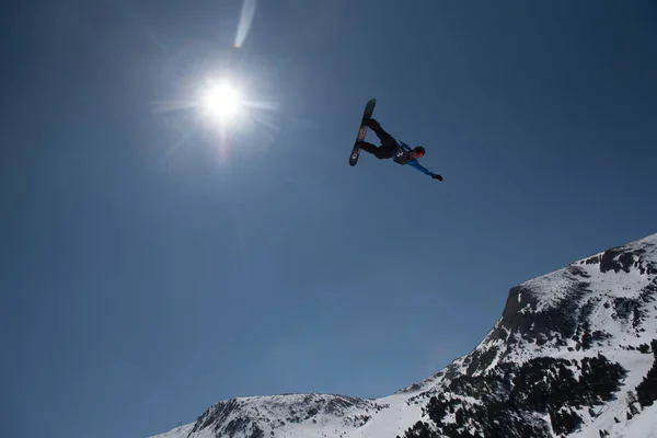 El Tarter, Andorra. 29 Março 2019: Snowboarder participando i — Fotografia de Stock