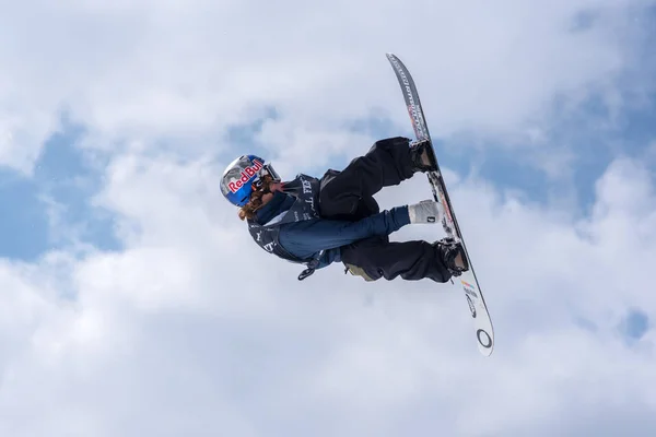 El Tarter, Andorra. 29 de março de 2019: Snowboarder participa — Fotografia de Stock