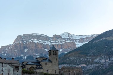 Ordesa Ulusal pakr İspanyol pyrenees içinde şehirde Torla.