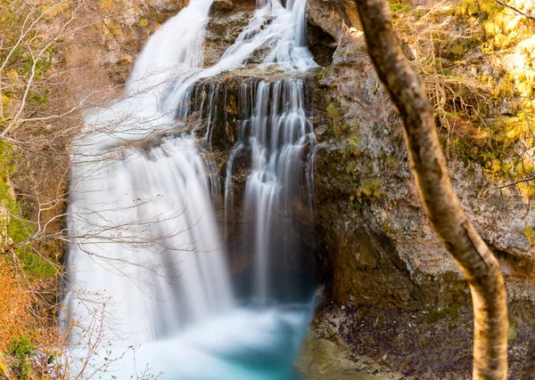 Geweldige waterval in het nationaal park van Ordesa en Monte perdi — Stockfoto