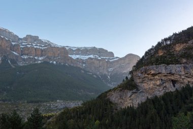 Fuente De köy Cantabria İspanya 'nın yanındaki Picos de Europa dağları