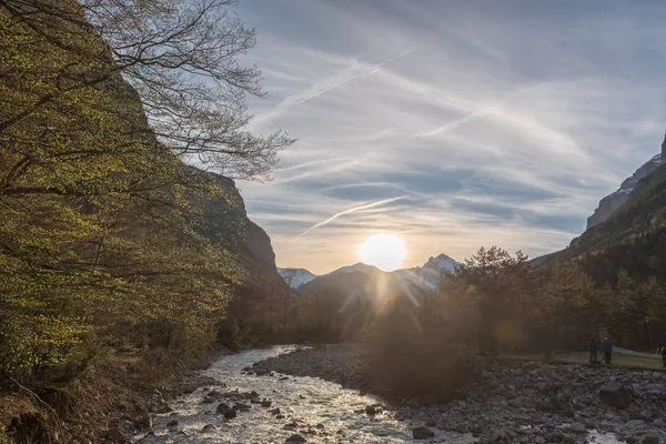 Trilha de caminhada no Parque Nacional de Ordesa, Pirinéus, Huesca, Aragão , — Fotografia de Stock