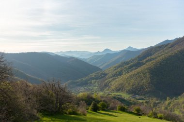 Fuente De köy Cantabria İspanya 'nın yanındaki Picos de Europa dağları