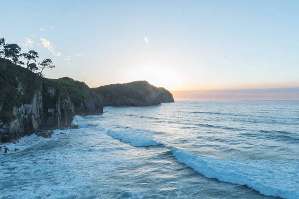Sunset Pláži Vidiago Luličkách Asturii Španělsku — Stock fotografie