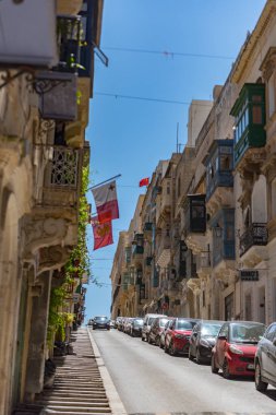 La Valleta, Malta : 2019 Mayıs 23 : Malta'nın başkenti Valleta Caddesi. Güneşli Günde Şehir Manzarası.