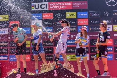 Vallnord, Andorra - 7 Temmuz 2019: Anne Terpstra, Jolanda Neff, Yana Belomonia, Daniela Campuzano Chavez Peon Mex ve Jenny Rissveds Mercedes-Benz Uci Mtb Dünya Kupası 2019 - Xco Vallnord, Andorra Temmuz 2019