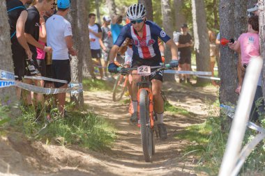 Vallnord, Andorra - 7 Temmuz 2019: Mercedes-Benz Uci Mtb Dünya Kupası 2019 bisikletçisi - Xco Vallnord, Andorra Temmuz 2019
