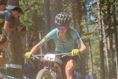 Vallnord, Andorra - 7 Temmuz 2019: Mercedes-Benz Uci Mtb Dünya Kupası 2019 bisikletçisi - Xco Vallnord, Andorra Temmuz 2019