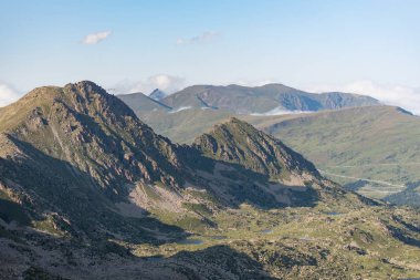 Pessons Gölü devresinde gölde Yansıma, Andorra.