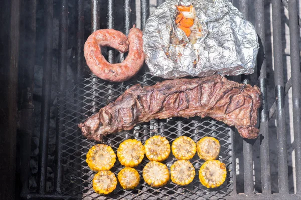 Szoros felvétel a hagyományos argentin barbecue — Stock Fotó