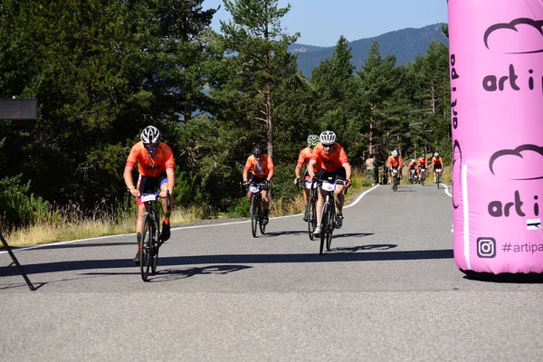 Andorra: 4 de agosto de 2019: Ciclistas en La Purito 2019 en Andorra . — Foto de Stock