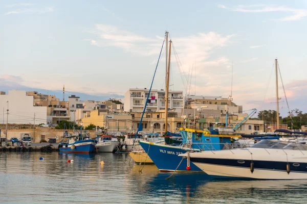 Barche Colorate Dagli Occhi Tradizionali Luzzu Nel Porto Del Villaggio — Foto Stock