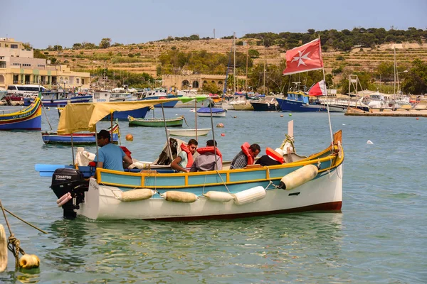 Marsaxlokk Malte Mai 2019 Tourisme Dans Marché Traditionnel Restauration Rue — Photo