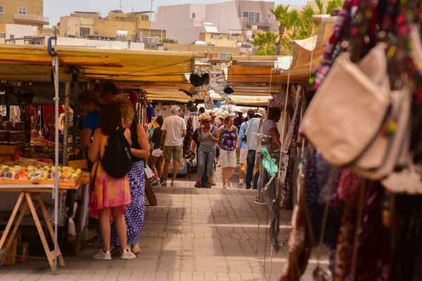 Marsaxlokk Malta Mei 2019 Toerist Traditionele Straatvoedsel Markt Marsaxlokk Die — Stockfoto